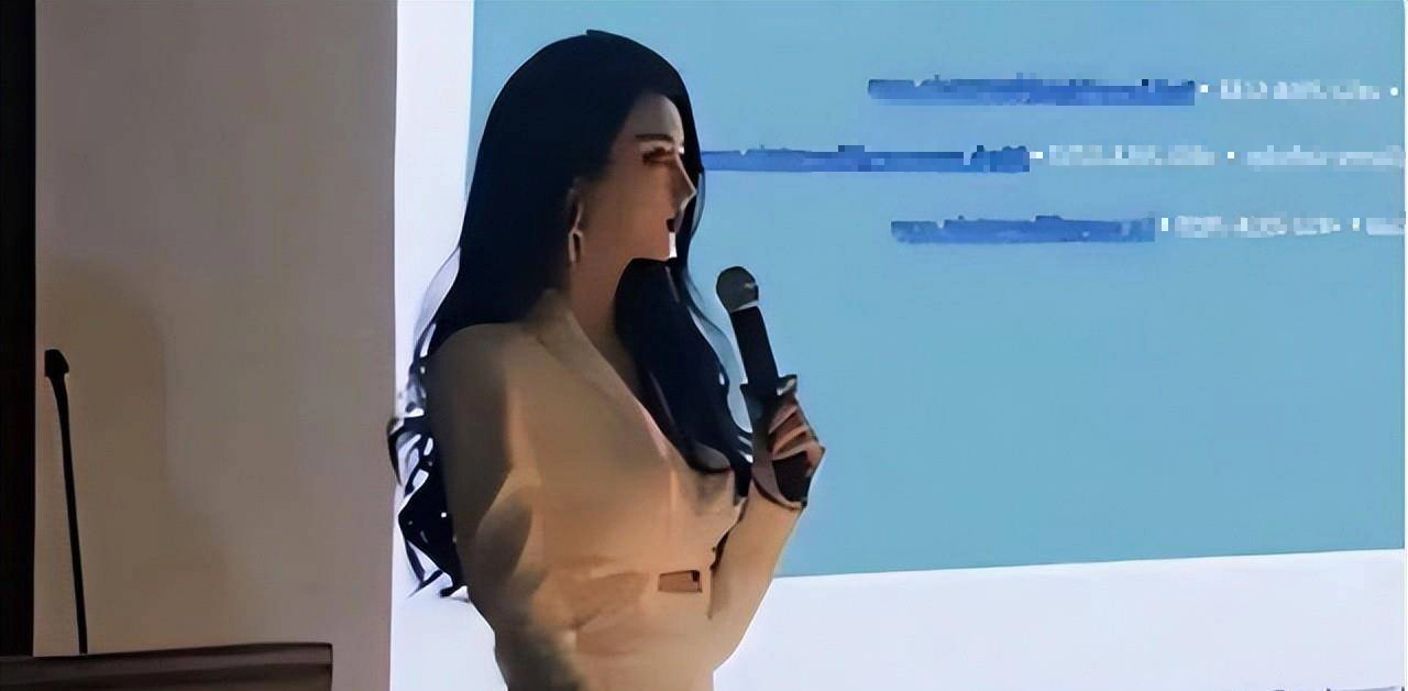 Netizens Debate Over Stunning Female Lecturer's Photo That Looks Just Like AI 4 base64 16779233595822137873147 1677926107078 1677926107158667698180