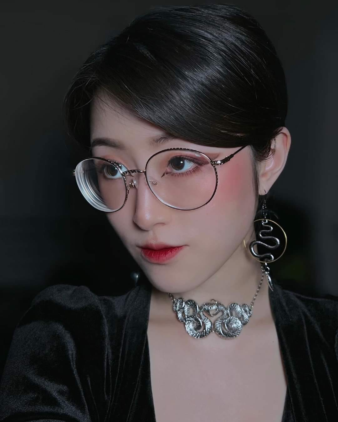 The Sweet Beauty and Fiery Soul of the Asian Girl Who Contributed to Diablo 4 4 kaz6e5n 1679825401603 1679825401704843823887 1679826656056 16798266561272687527