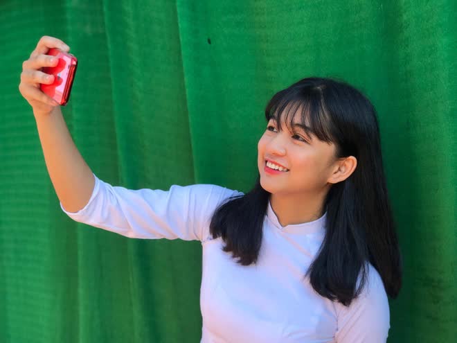 Four Years After Her Viral Candid Moment, 2002 Hot Girl Has Transformed Beyond Recognition 1 nu sinh 2002 noi tieng sau khoanh khac chup anh dien ao dai f7056acd 16790996877911210664743 1679110753620 16791107545221401992731