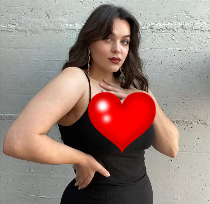 Playing Games on Phone and iPad for 14 Hours a Day, This Hot Girl Faces Serious Health Issues and Can't Walk 3 From being a famous hot girl, Fox now has to learn to walk again