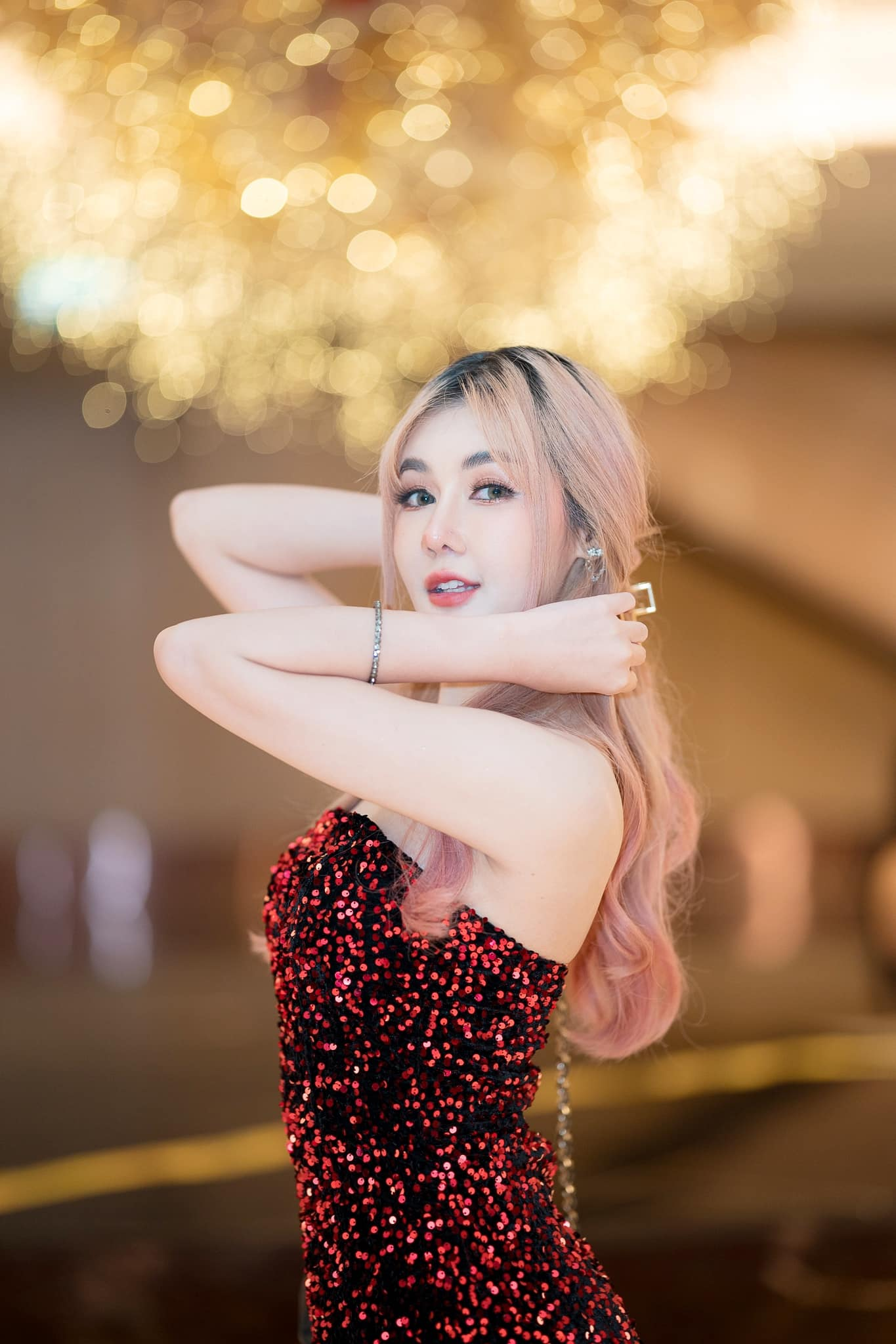 Female streamer who once rivaled Misthy shares stunning photos, showcasing her sexy figure 4 jrfkhlr 1683884046697 1683884046782472687282 1683887445264 1683887445438290969242