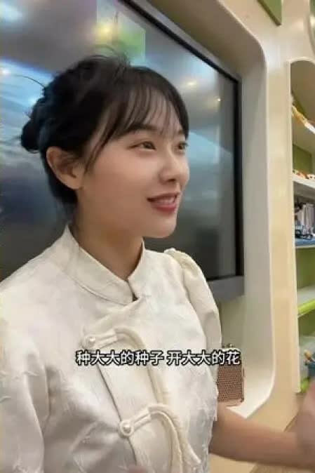 A Preschool Teacher in China Quits After One Livestream: 'I Never Expected to Make So Much Money!' 1 Ms. Huang quickly became famous for her striking appearance