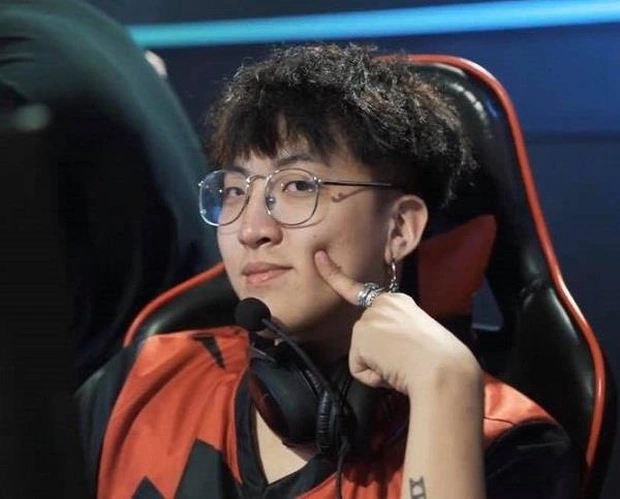 The Only Single Streamer of Team Refund Says Something That Drives Female Fans Wild 2 Fans always show special affection and support for the work that he is pursuing.