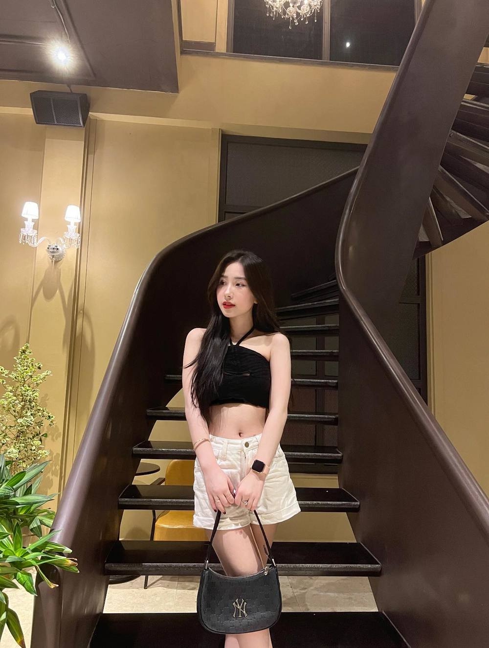 Looking Back at Her Appearance in the Once-Viral Top, TikToker Tiểu Hý Can't Recognize Herself? 6 16898451187121565870458