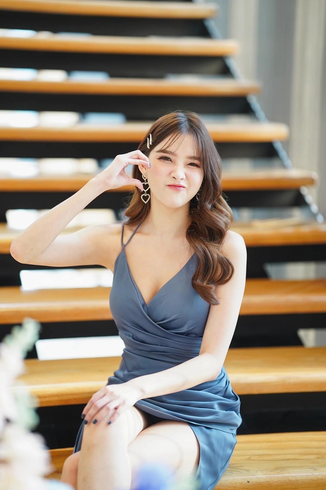 MC Phuong Thao Compares Beauty with Thai Colleague, "Neither One Will Back Down" 1 16899967211271986979098