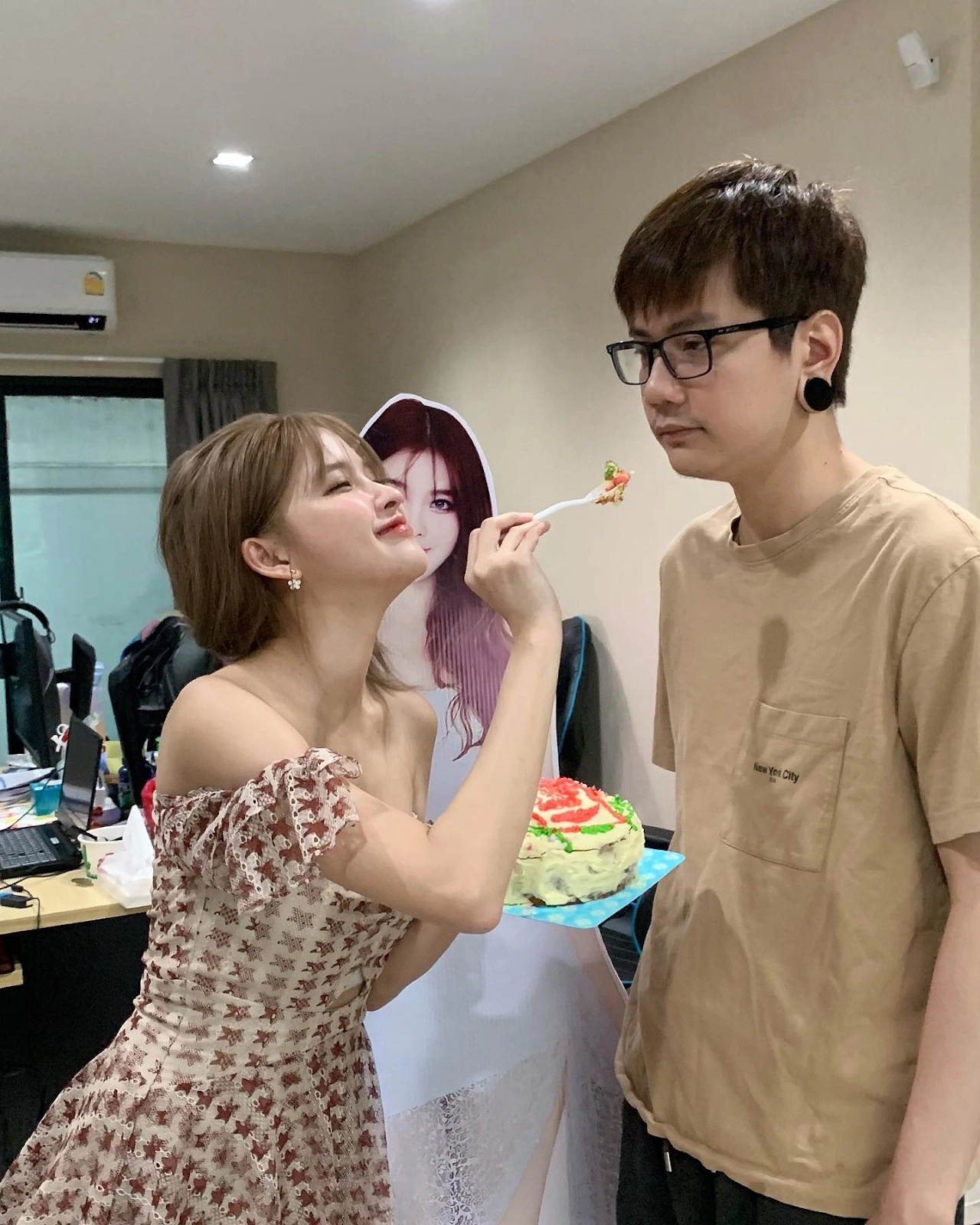 MC Phuong Thao Compares Beauty with Thai Colleague, "Neither One Will Back Down" 2 Previously, Natty was a player for the women's Arena of Valor team of EVOS, so her gaming skills and understanding of this game are quite impressive.