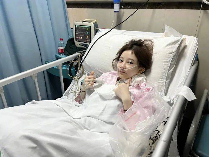 The Life of the Number 1 Female Streamer: How Is She Doing After a Long Absence? 6 Phùng Đề Mạc is said to be suffering from cancer and had to temporarily go into hiding to receive treatment.