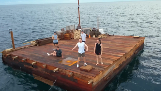 Survival Challenge: Adrift on the Ocean for 7 Days, the Richest YouTuber Sets a New Record 3 The YouTuber created a new record with his friends (Photo: Internet)