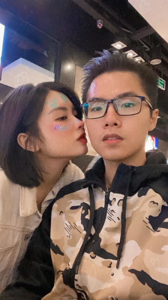 An Overlooked Moment Turns into a Skit: "Meme God" Lai Bâng Calls Out World FMVP 2 The significant other of the male player is Trang Six, a beautiful girl well-known in the youth community.