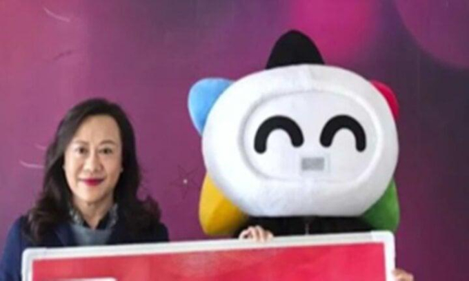 Winning the Jackpot, Man Gains Favor Among Women, Internet Applauds His Actions 2 Mr. Li's wife claimed the prize on his behalf.