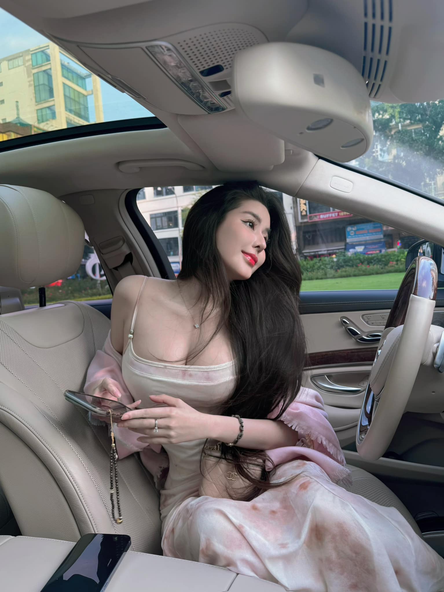 Hot Girl 10X Plays a Driver, Drops a Sweet Line Making Male Fans Swoon: The National Wife is Here! 4 3917673893530956040486561778158929393614702n 17008952754131025406344 1700910787619 17009107877721571885517