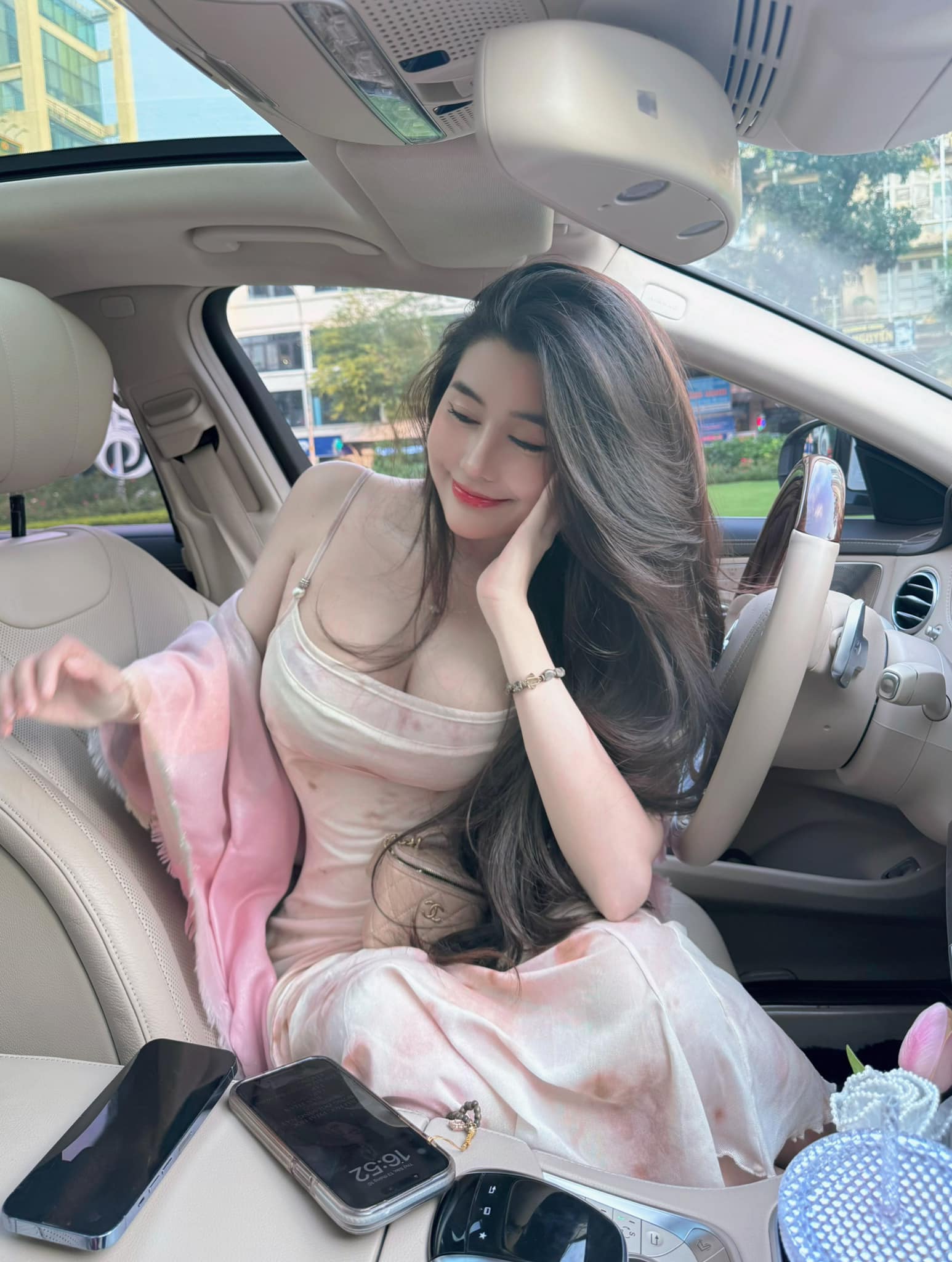 Hot Girl 10X Plays a Driver, Drops a Sweet Line Making Male Fans Swoon: The National Wife is Here! 8 39279891935309560604865593015746661987267487n 1700895275507186523326 1700910791023 1700910791151477444654