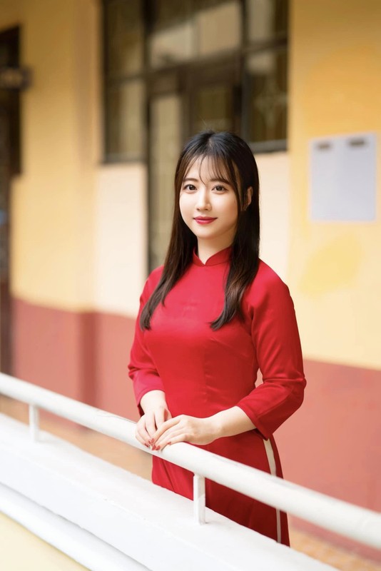 Revealing the 'Secret' Photos of a Japanese Language Lecturer Going Viral, Surprising Everyone with Her Beauty and Charm 1 The beautiful teacher holds both a JLPT N1 Japanese proficiency certificate and a TOEIC score of 915 in English. Photo: FBNV