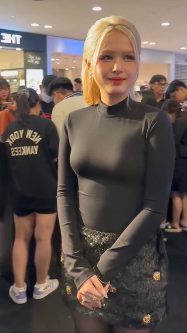 Fans Buzz About Xoài Non's Good News, The Truth Revealed by the Insider 3 Many people noticed she appears a bit fuller than before.