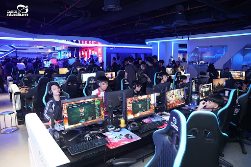 Emotional Viewing Party for CKTG 2023 League of Legends at the Most Modern Esports Entertainment Complex in Vietnam 8 OEG Stadium boasts 250 high-performance machines with an endless spatial experience, equipped with the latest technology. The gaming room system has distinct areas, from standard rooms, VIP, VVIP to streaming rooms to satisfy entertainment and creative passions.