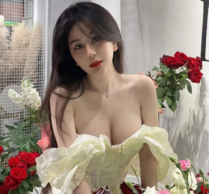 Hot Girl 10X Plays a Driver, Drops a Sweet Line Making Male Fans Swoon: The National Wife is Here! 1 Although not a movie star or a famous singer, this young girl still has a huge following on social media.
