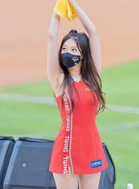 Wearing a Mask Still Sparks Buzz, Hot Girl's True Appearance Leaves Viewers Spellbound 1 2023 05 1718 02 26 1684321378 749 width459height623 0951 1701659842496 1701659842795839478136