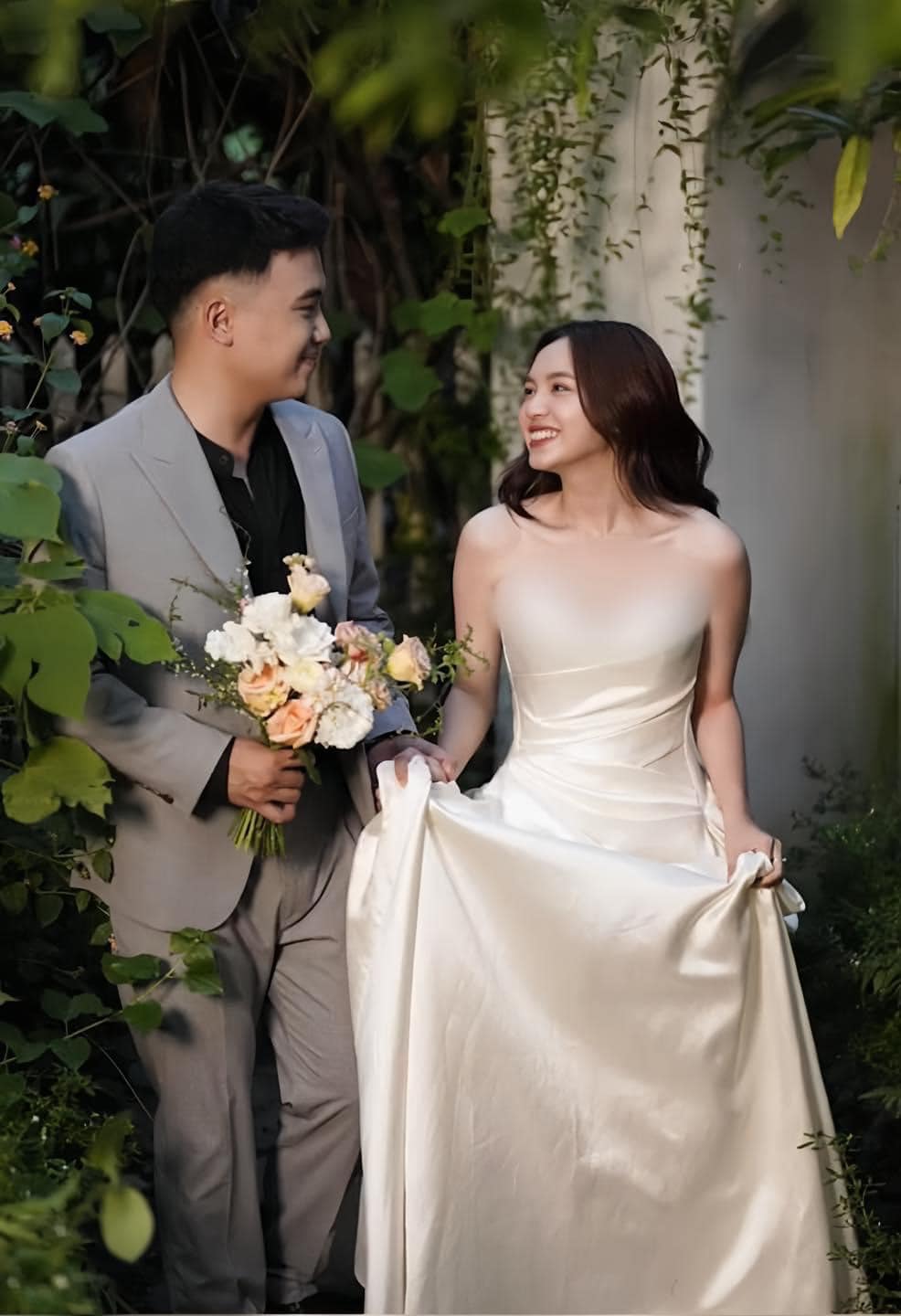 Đặng Thu Hà Reveals the Truth About Her "Rush Wedding" 11 4079948616861955736058768253329842048778644n 17020310244321748616045