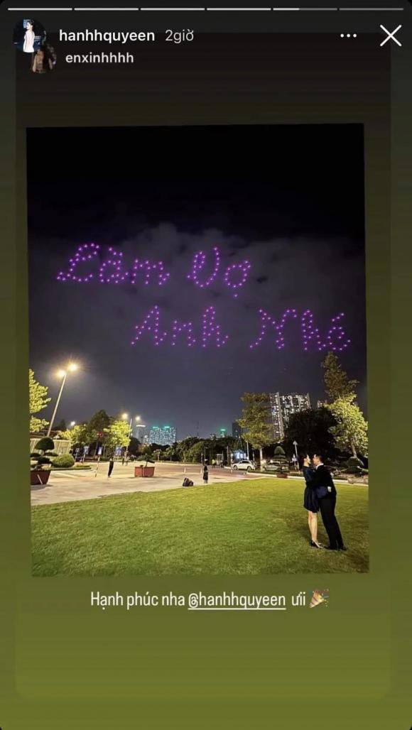 The Leading Lady of the Viral 200 Drone Proposal in Mỹ Đình Identified, What is Her Beauty Like? 2 The dazzling drones filled the sky, forming various romantic images and the phrase 'Will you be my wife?' that excited everyone.