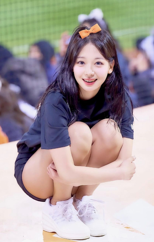 Wearing a Mask Still Sparks Buzz, Hot Girl's True Appearance Leaves Viewers Spellbound 5 screenshot 2023 12 04 094940 0951 1701659844823 17016598449121708264126