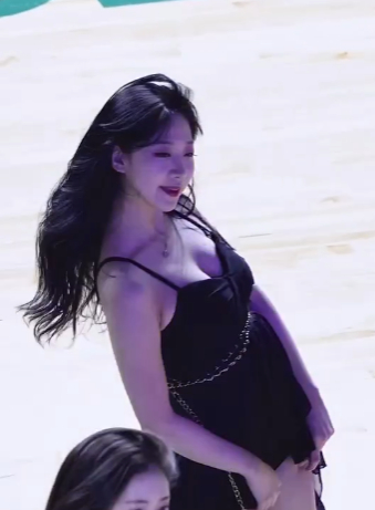 Wearing a Mask Still Sparks Buzz, Hot Girl's True Appearance Leaves Viewers Spellbound 7 screenshot 2023 12 04 095011 0951 1701659846088 170165984617732236652