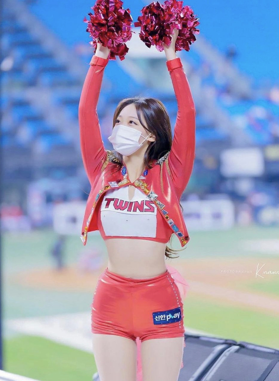 Wearing a Mask Still Sparks Buzz, Hot Girl's True Appearance Leaves Viewers Spellbound 2 screenshot 2023 12 04 095041 0951 1701659843214 17016598433071313260484