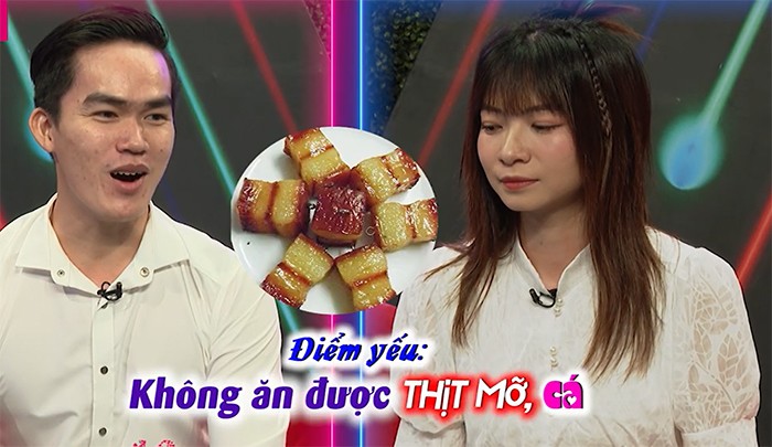 Just Met His Matchmaker Girlfriend, Guy Brings Up Sensitive Issue, Causing His Date to Blush on Air 1 The guy does not hide his weaknesses.