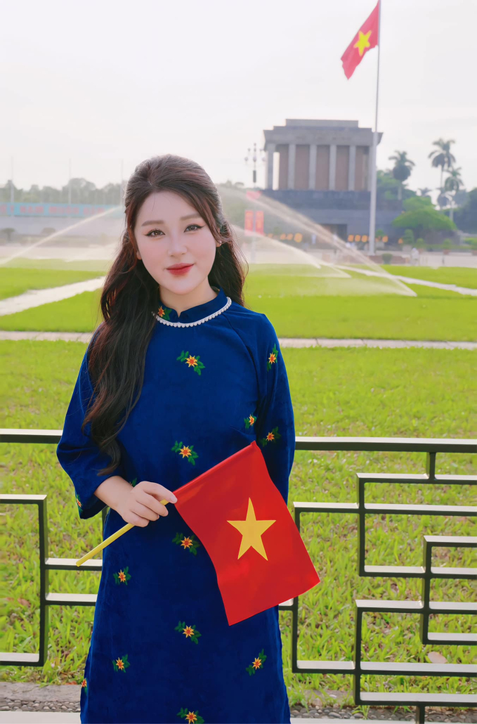 Celebrate Tết Early with Endless Charming Photos of the Physics Teacher 7 37200472834299772472414391283577900521609019n 1729 1706583663833 17065836641401320916784