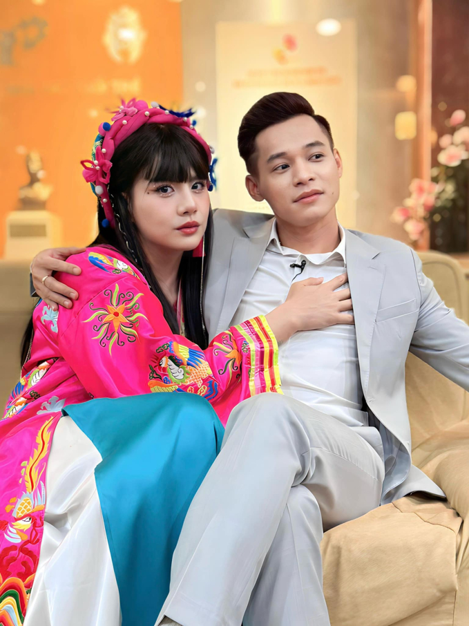 Fans Shocked as Streamer Độ Mixi Shares Intimate Photo with 'Strange Girl' 1 41894105630721350695870401806289232512055479n 1517 1704961850088 17049618502671808532393