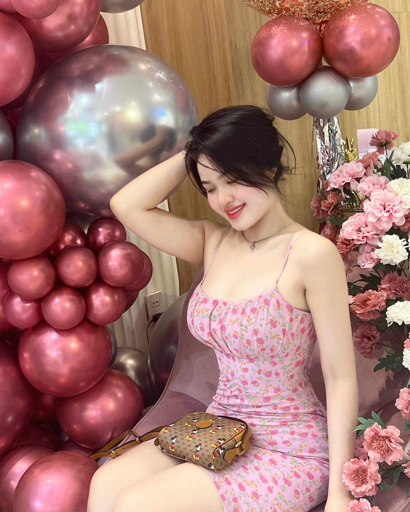 Close-up on the beauty of a fourth-year female student, making a million-dollar IT engineer "fall head over heels" 5 375978377183667504330644071101716866488210748n 17072732301331023127790