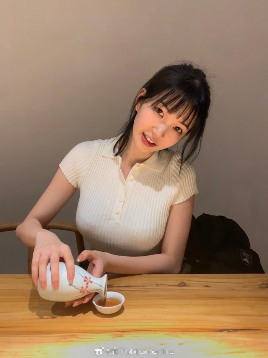 With Millions of Followers, Beautiful Hot Girl's Livestream Encounter Takes a Surprising Turn, Fans Quickly Flee 3 base64 17087504244731922146444