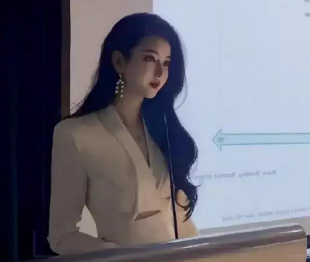 Caught in a Perfect Angle by Students, Female Teacher Surprises with Her Real Beauty 1 photo 1706765333566 1706765334087917853095