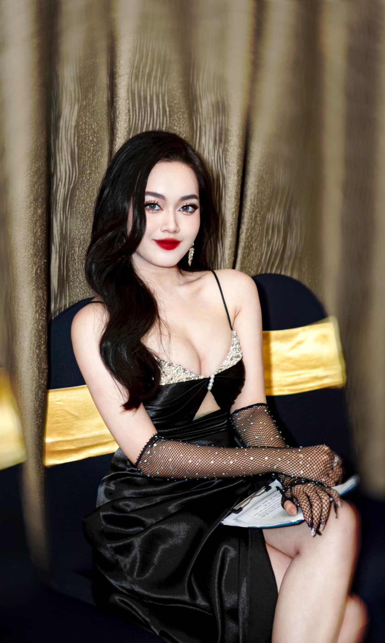 The New MC of Arena of Valor Sparks Controversy Right After Her Debut, Gamers Make a Sharp Comment Looking at VNG 2 MC Thúy Vy