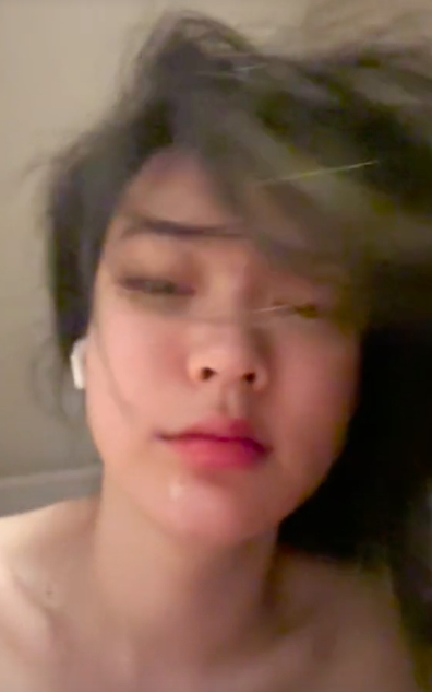 Beautiful Girl Causes a "Storm" for Accidentally Going Viral, Natural Look Praised as Stunning 2 Of course, she also faced skepticism that it was a deliberate setup to gain views because such a fresh appearance is rare.