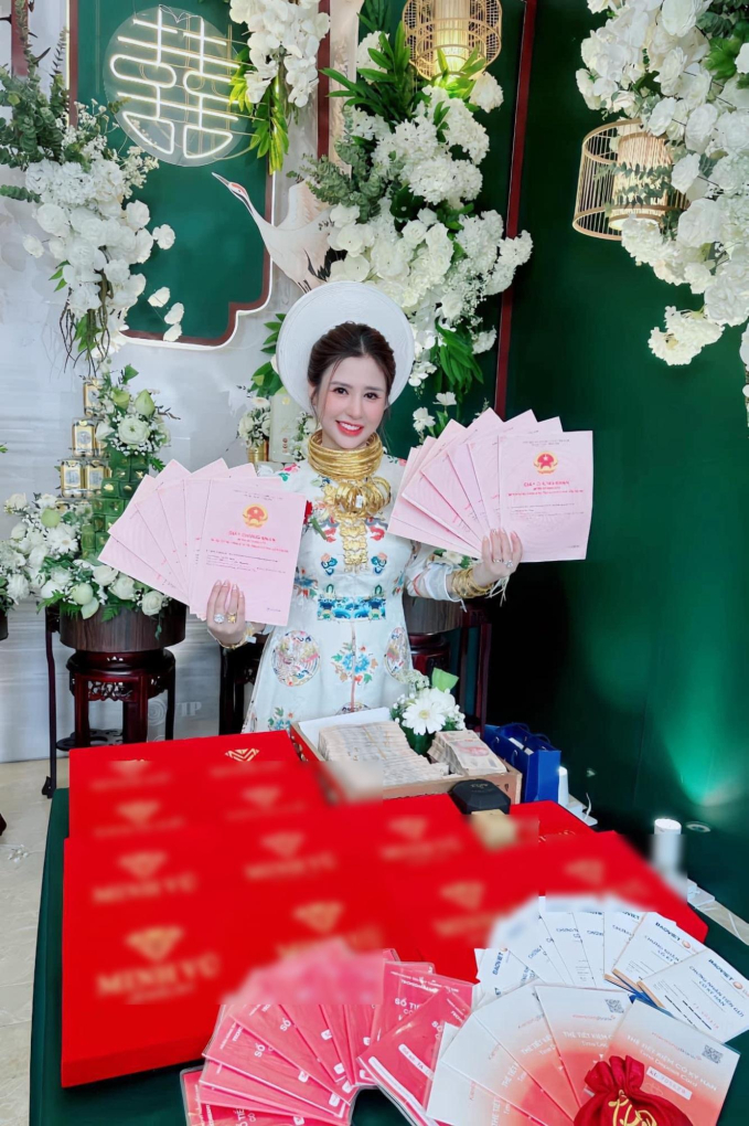 Bride Receives Shocking Dowry, Total Wedding Gift Value Will Leave You Speechless 1 Currently, images of the wedding are being widely shared, and everyone is amazed by the number of wedding gifts that the handsome couple received, competing to