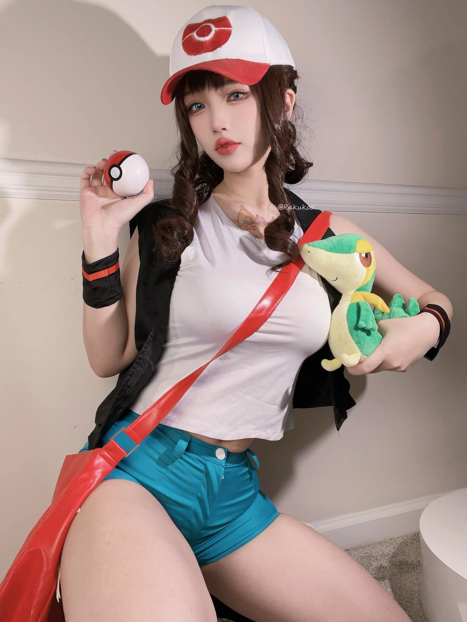 Transforming into a Pokémon Trainer, Female Coser with a 'Soul' Near 1 Meter Captivates Attention 2 photo 1709203645874 1709203645975290511752