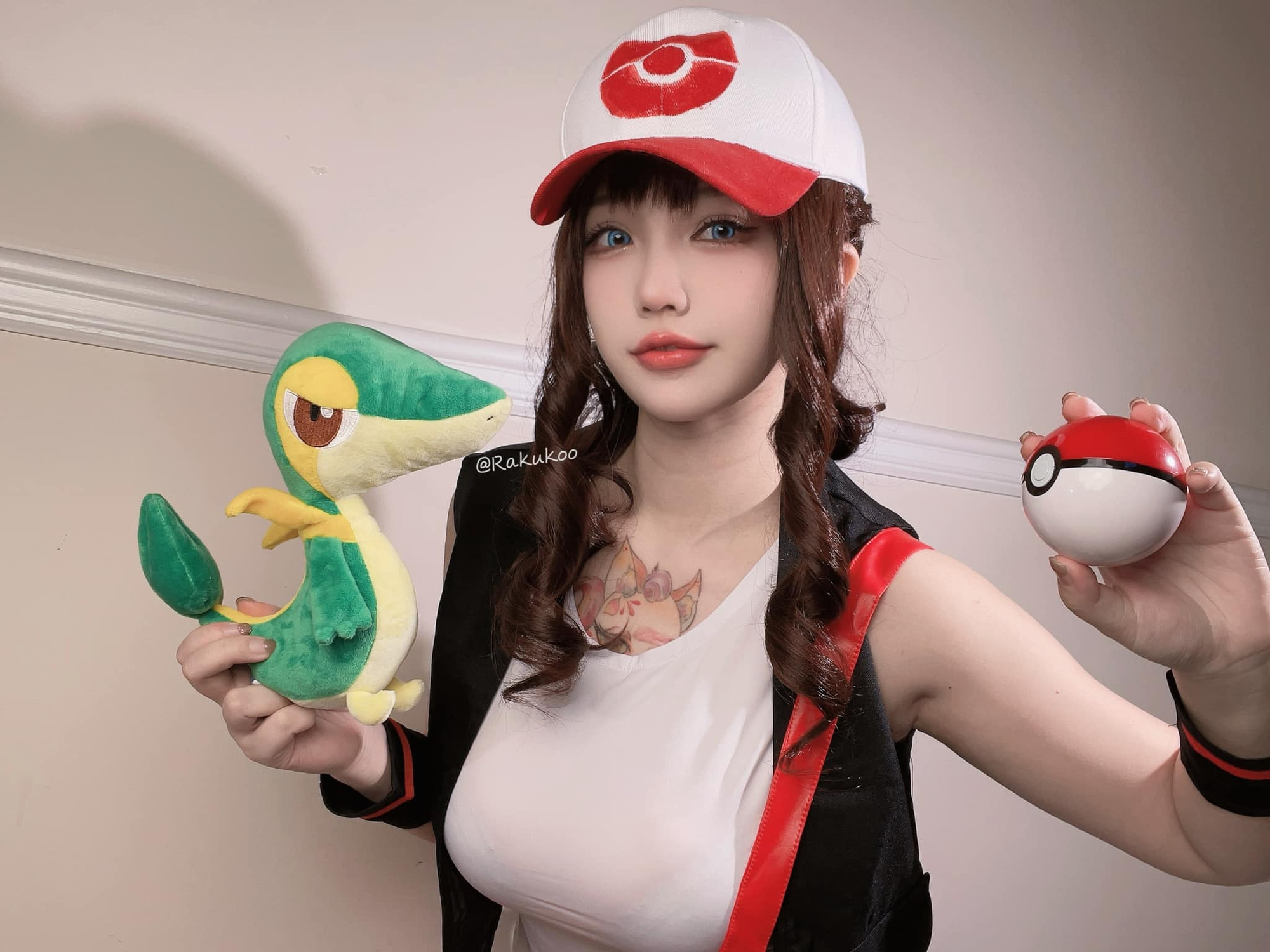 Transforming into a Pokémon Trainer, Female Coser with a 'Soul' Near 1 Meter Captivates Attention 5 photo 1709203652467 17092036525722079918853