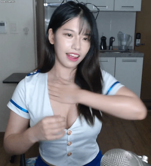 Another Female Streamer Shows Private Chat with Famous Idol, Public Reaction Draws Attention 2 photo 1710384294202 17103842943974576470