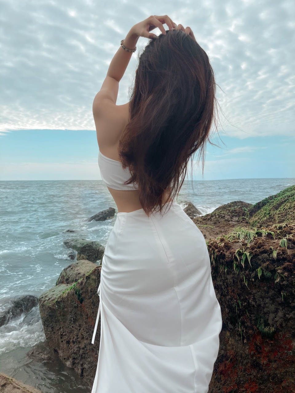 Hot Girl Causes a Stir on Social Media with a Series of Sensual Photos, Especially Her Unique Posing Style 2 vo ngoc tran 5 1614786482347 1709431434006 1709431434210881304741