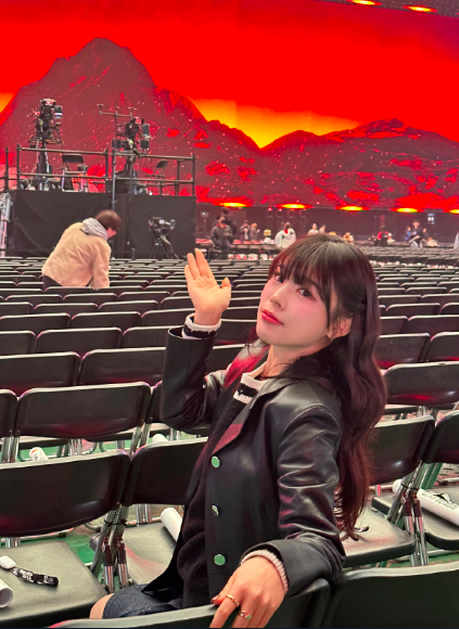 The Caster Who Looks Like a Muse, Confidently Shows Off Her Shoulders, Leaving Fans Heartbroken 7 anh chup man hinh 2024 04 21 luc 063005 17136561248851454905222