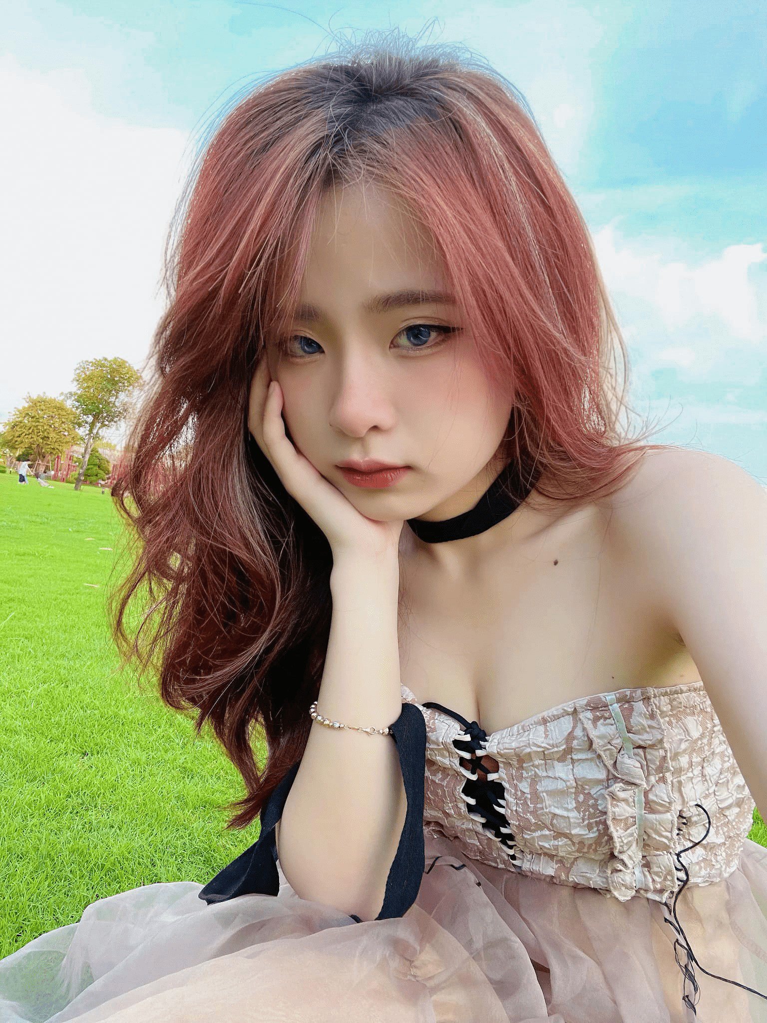 Caught on Clip "Eating Ice Cream" with a 9-Year-Younger Hot Girl, What Did ViruSs Say? 3 ezgif 3 29ee7066f7 1712629085 13 width1536height2048 1712715778684 17127157788351816997188