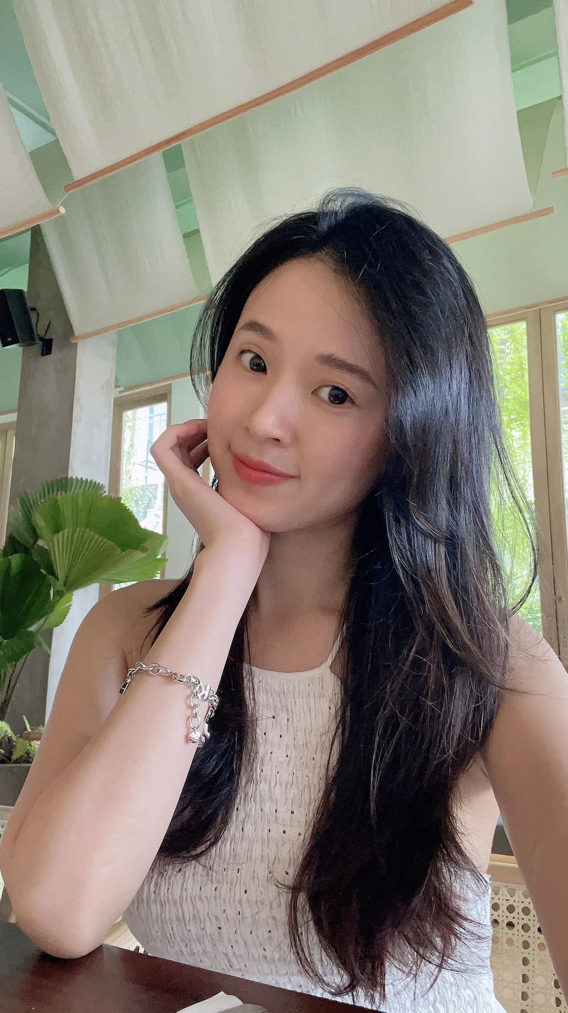 Carefree Youth for Career, First-Generation Hot Girl Shocks Community with Wealth 3 photo 1712631085203 17126310855771369626505