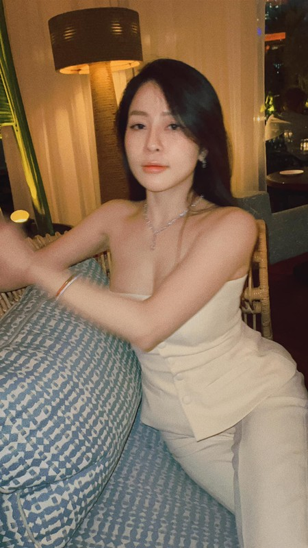 Hot girl Trâm Anh flaunts her vibrant "soul" through a stunning side profile 1 photo 1714443461652 17144434626352059757143