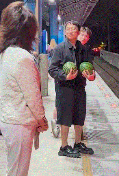 Beautiful Girl Admits Her "Soul" Size Is Like a Watermelon 3 anh chup man hinh 2024 05 05 luc 135910 17149056821001257425488