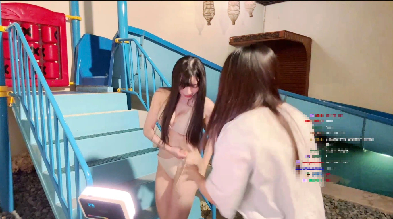 Celebrating in a Swimsuit with Viewers, Female Streamer Faces a Close Call 3 base64 1716786859017934944537