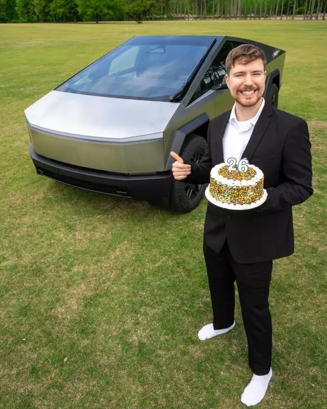 With Wealth Galore, Two Famous YouTubers Create Content: One Gives Away a Tesla, the Other Critiques Life on Earth 2 photo 1715327295297 1715327295920484475506