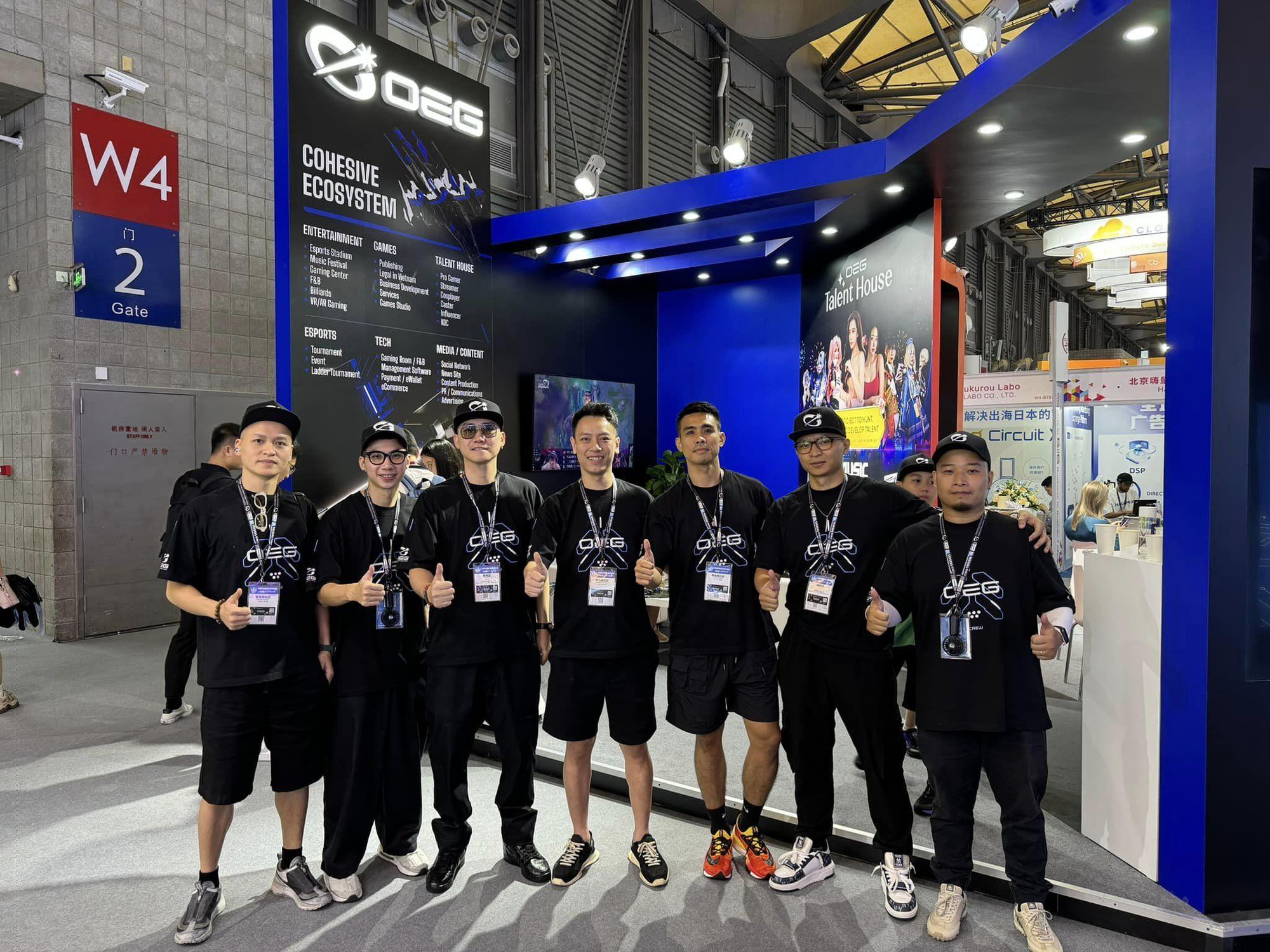OEG - What Does the Vietnamese eSports Unit Bring to Asia's Largest Technology Exhibition, ChinaJoy 2024? 2 The OEG delegation includes Mr. Đỗ Bình Dương (Chairman of the Board), Mr. Bùi Anh Tuấn (CEO), and other board members.