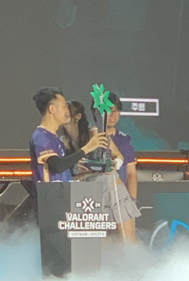 The Lucky Gamer: His Beautiful Girlfriend Publicly Does This on a Livestream - Image 2.