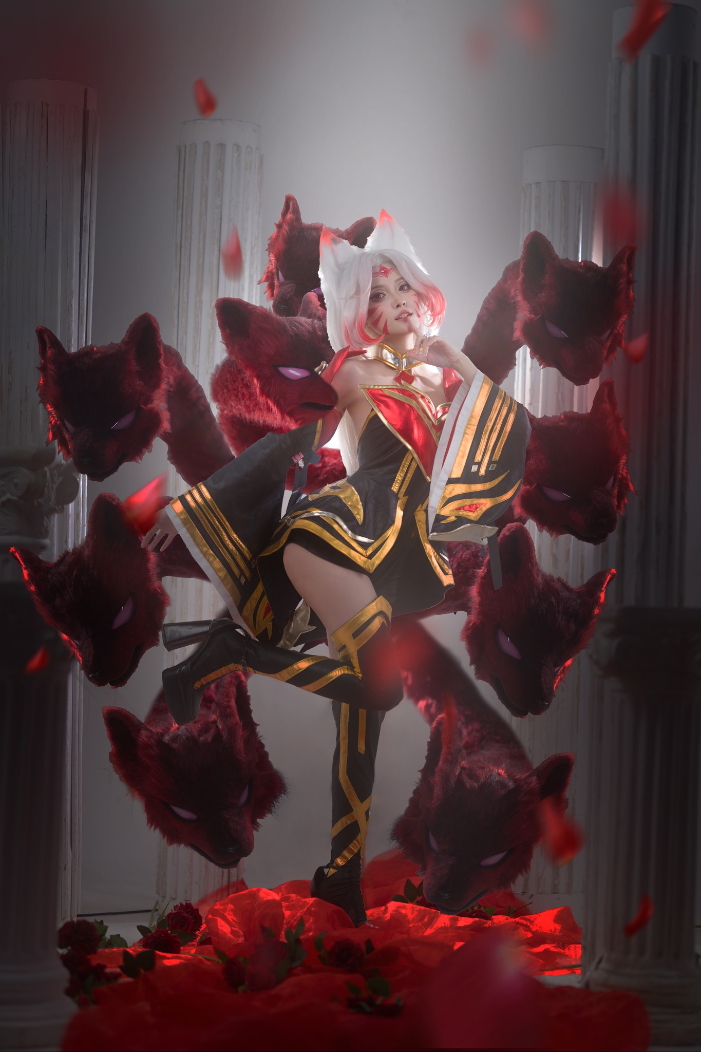 Beautiful Girls Make Ahri Hot Again, This Cosplay Goes Viral for Being So Sultry 4 45641388225631825372150958449347314319855847n 17247299449621167646976