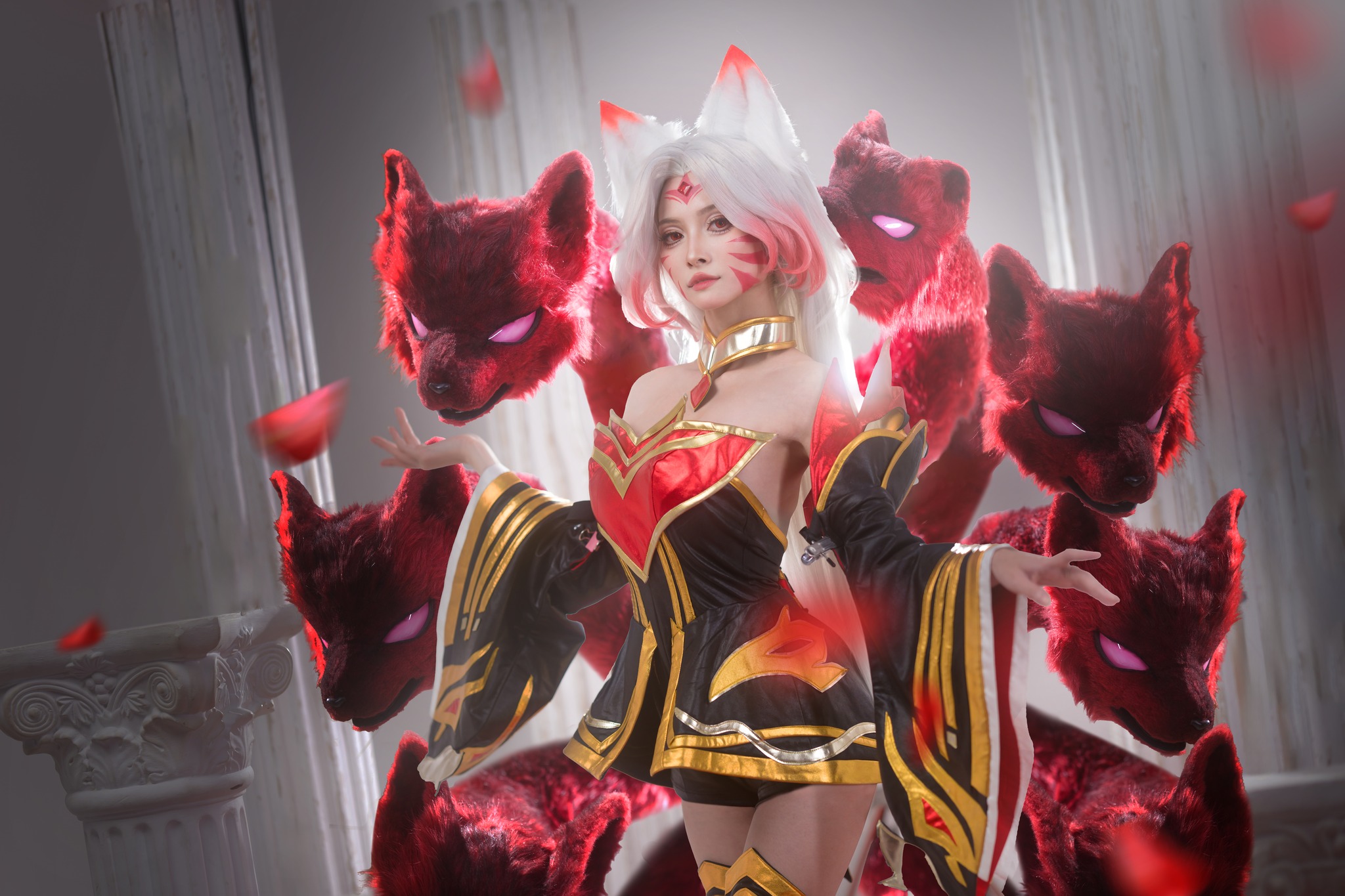 Beautiful Girls Make Ahri Hot Again, This Cosplay Goes Viral for Being So Sultry 3 45678016325631828572150632618854494038872593n 1724729944974752484714